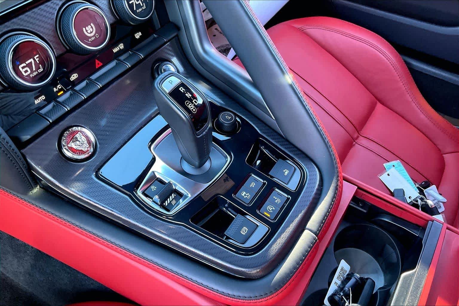 Used 2016  Jaguar R image 13