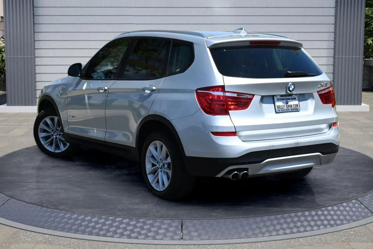 Used 2017 Glacier Silver Metallic BMW xDrive28i image 4