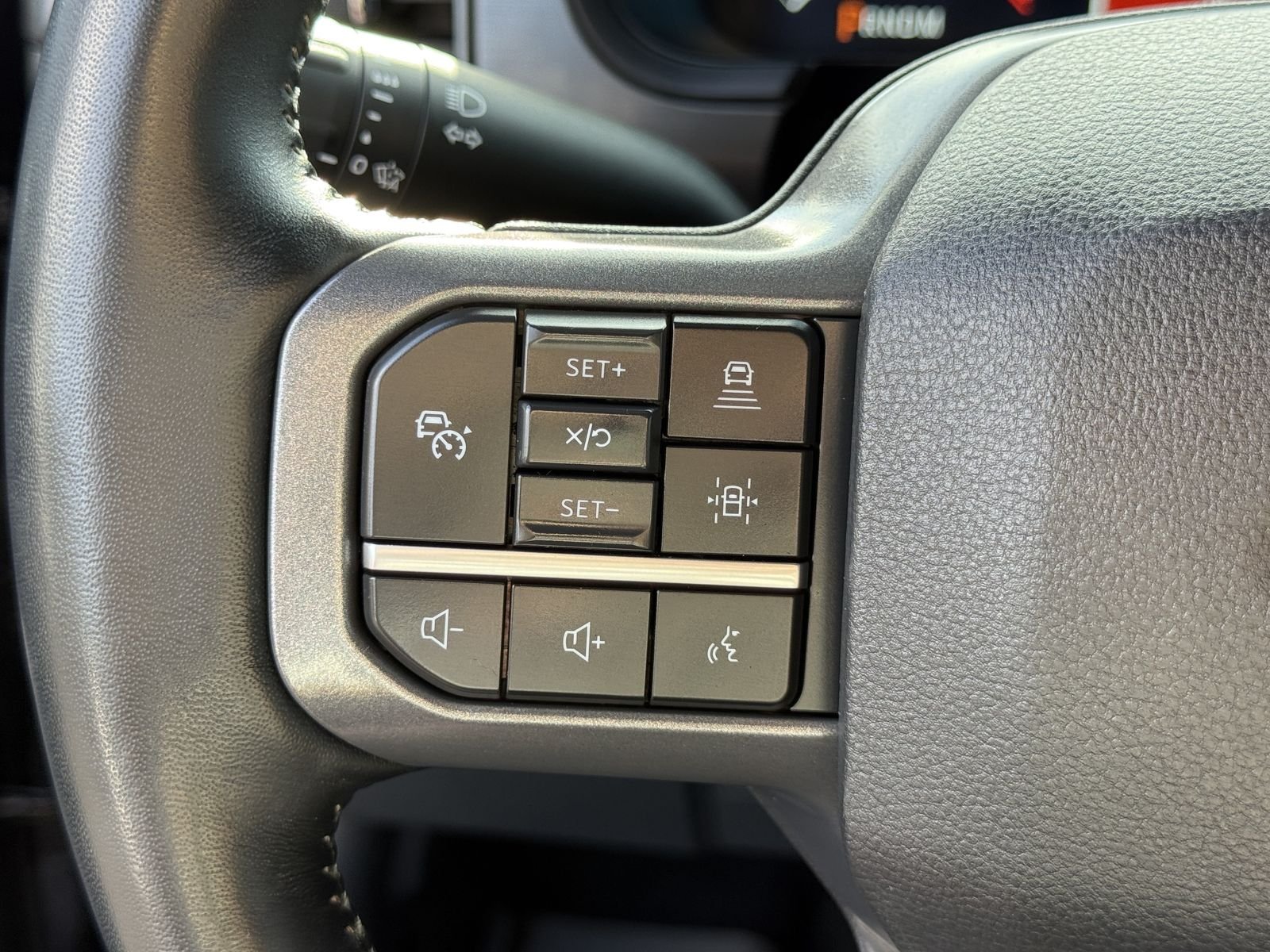 Used 2023 Gray Metallic Ford Lariat image 30