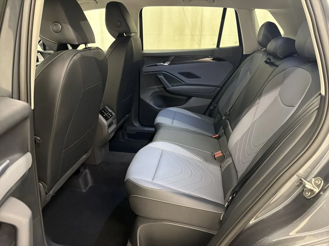 New 2026 Platinum Gray Metallic Volkswagen SE image 18