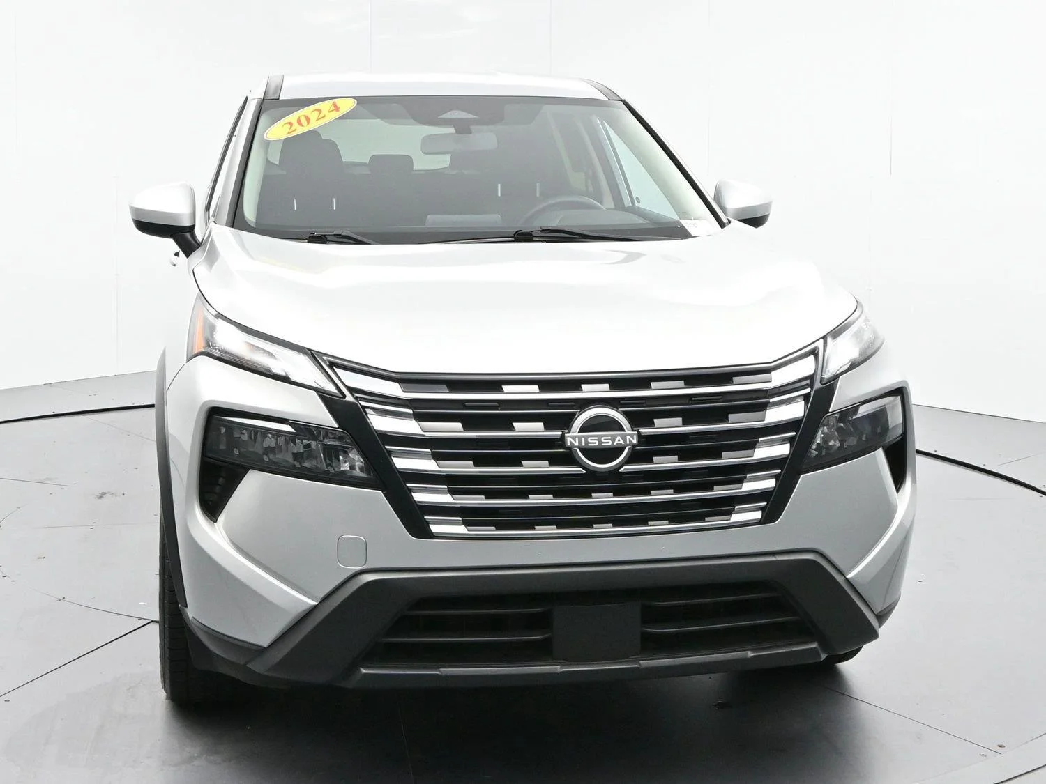 Used 2024 Silver Nissan SV image 2