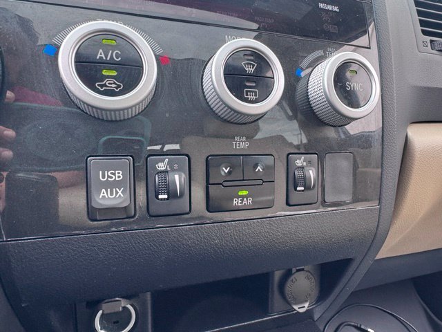 Used 2018 Blue Toyota SR5 image 16