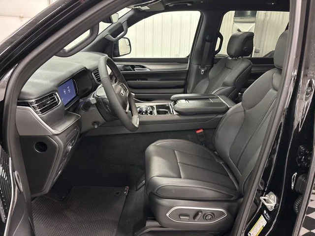 New 2026 High Gloss Black Exterior Paint Jeep Limited Altitude image 6