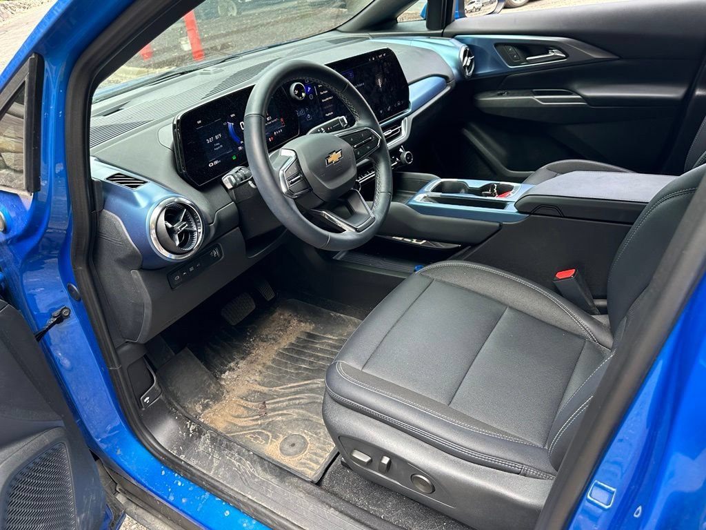 Used 2025 Riptide Blue Metallic Chevrolet LT image 10