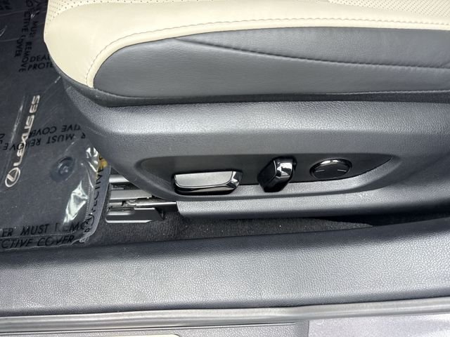 2025 Lexus ES Hybrid 300h - Photo 12