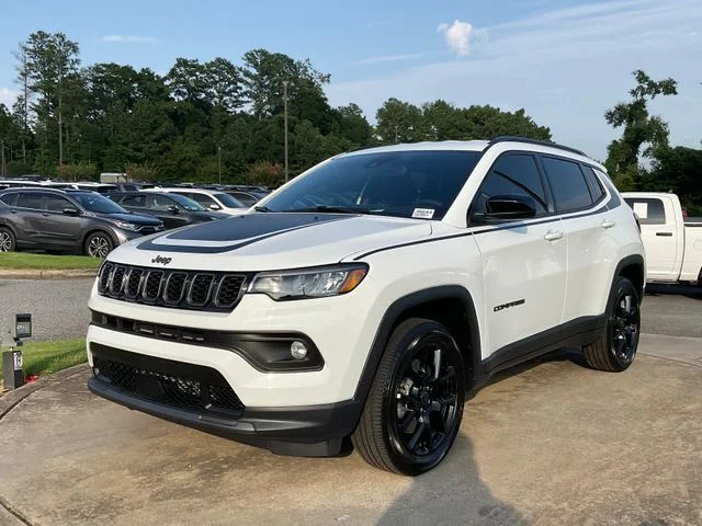 New 2026 Bright White Clearcoat Jeep Latitude image 3