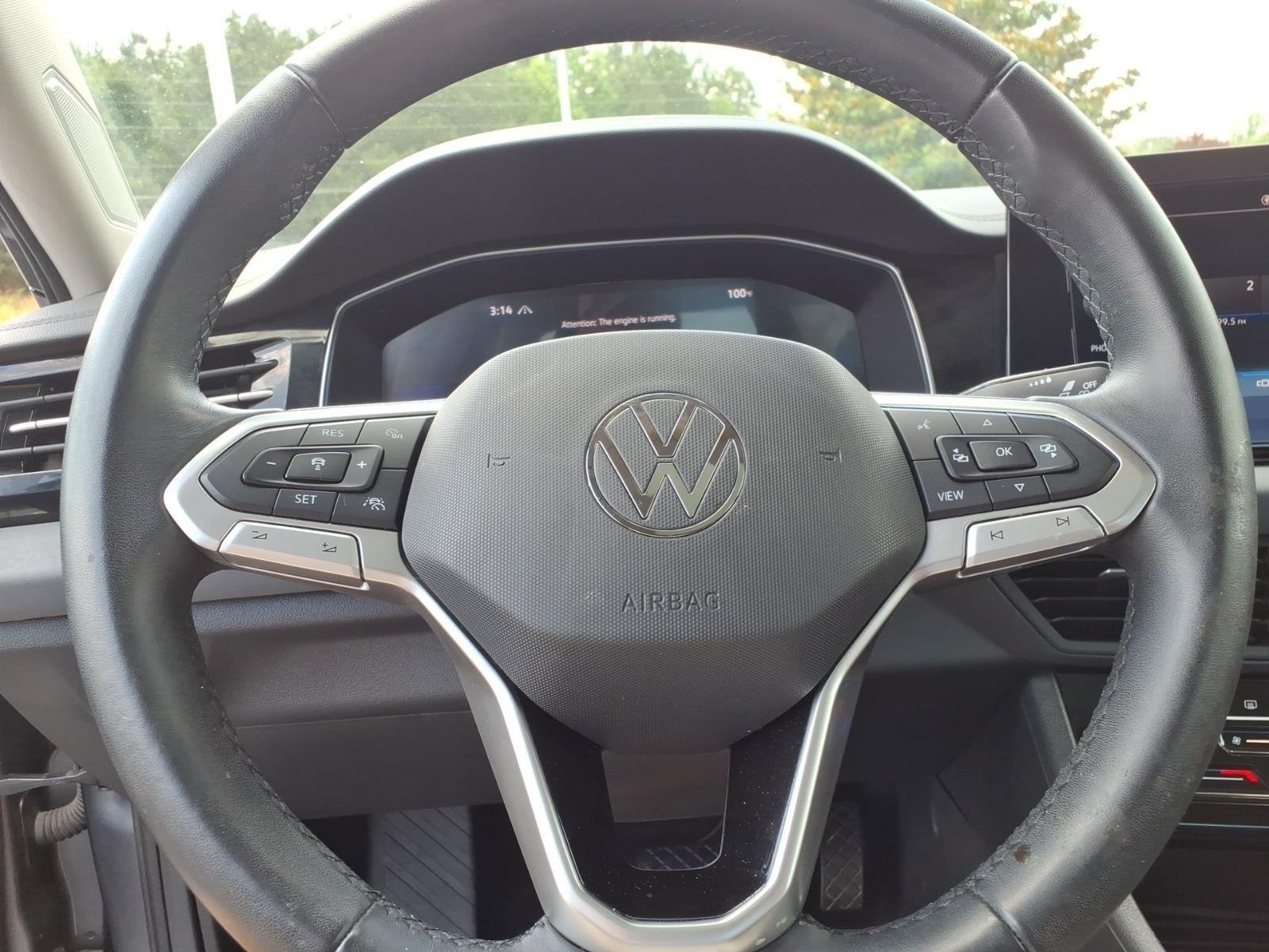 Used 2025  Volkswagen SE image 26