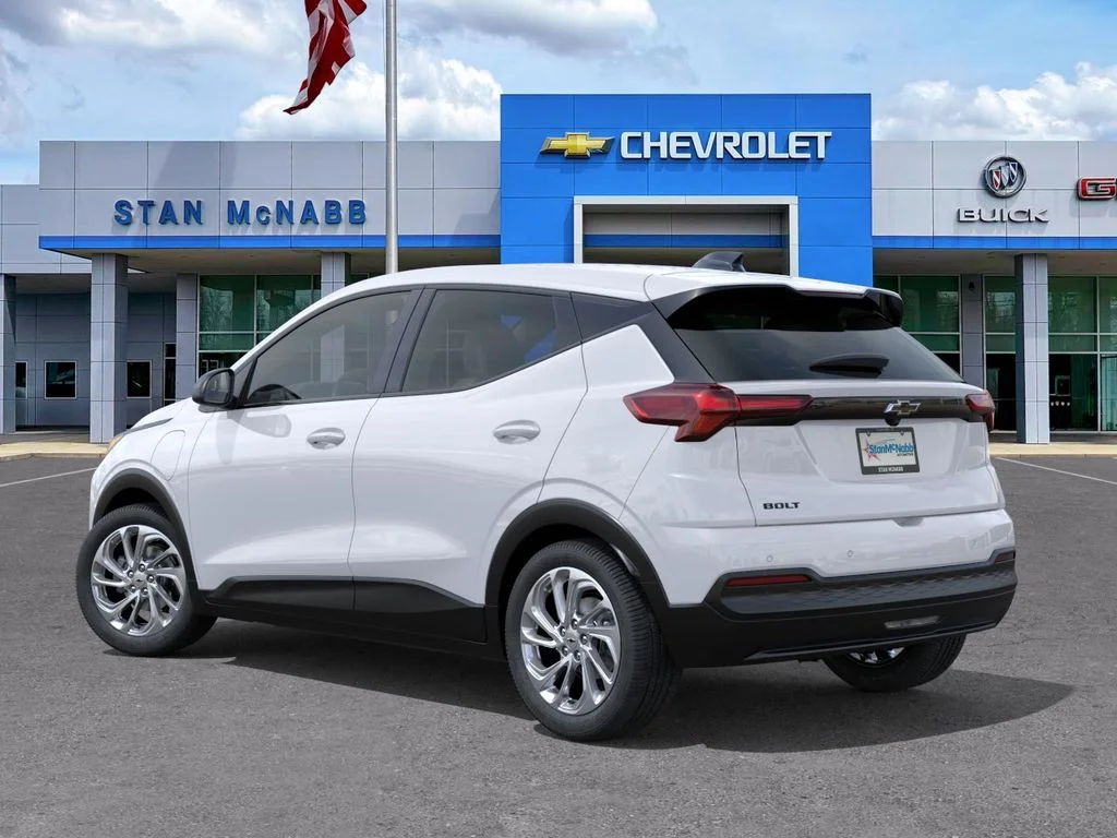 New 2027 Summit White Chevrolet LT image 3