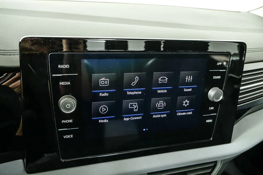 New 2026 Platinum Gray Metallic Volkswagen SE image 13