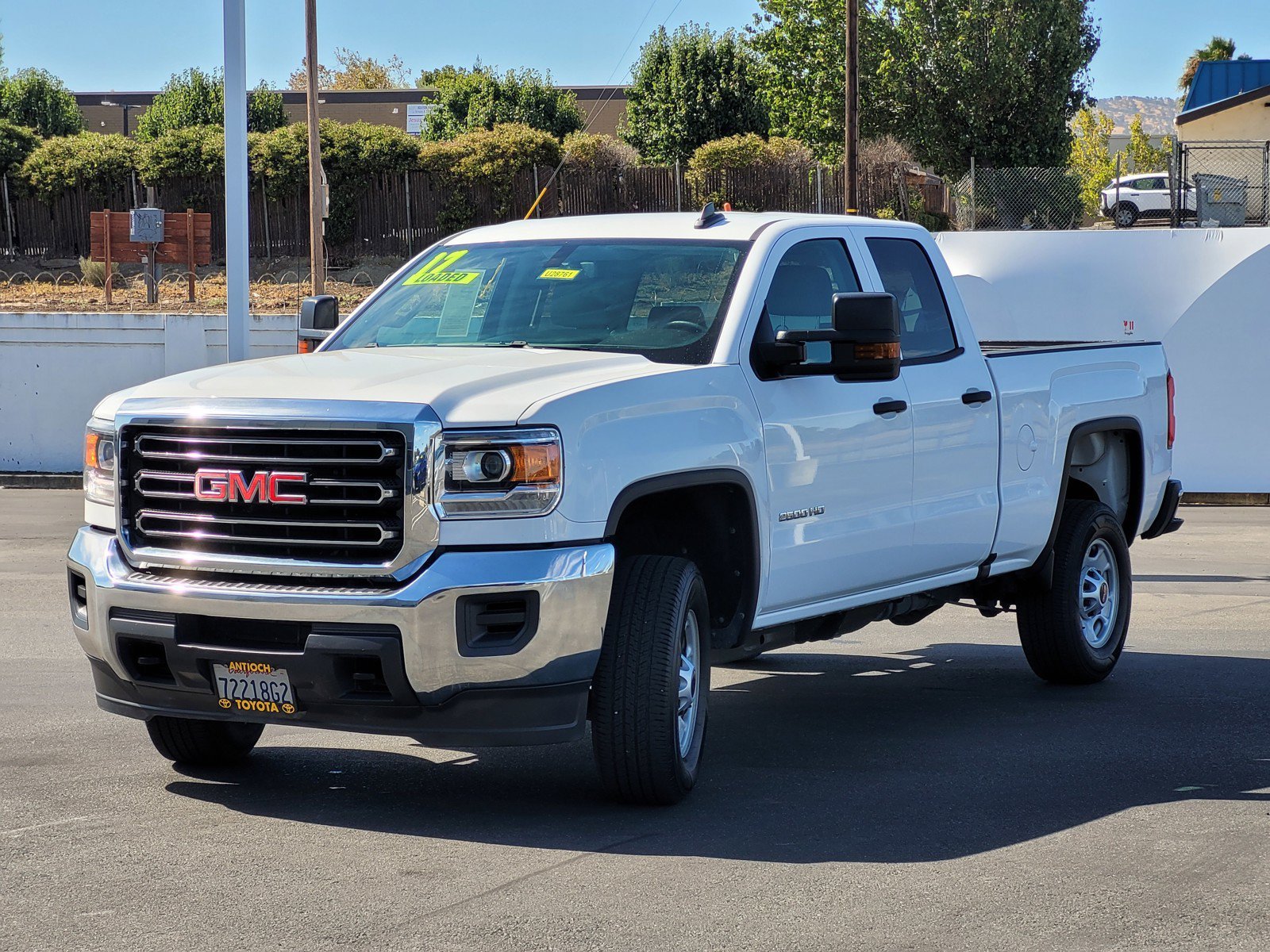 Used 2017 Summit White GMC  image 8