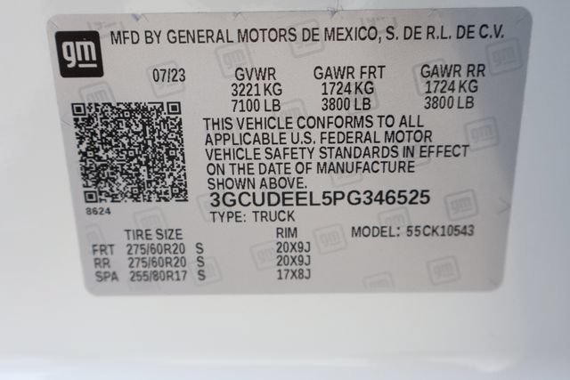 Used 2023 SUMMIT WHITE Chevrolet RST image 30