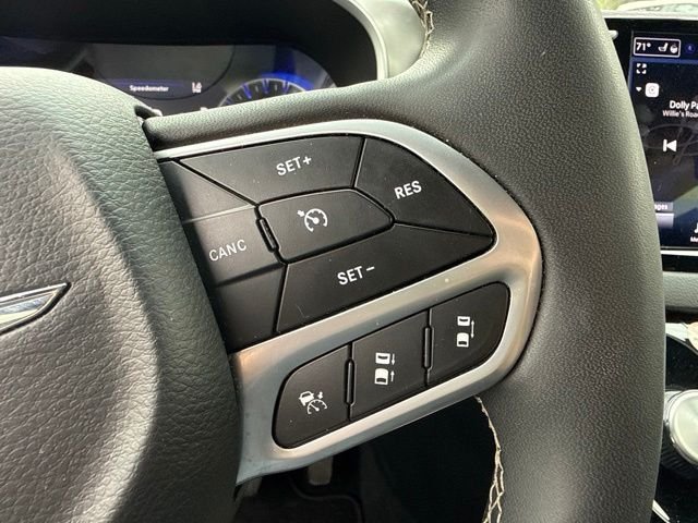 Used 2025 Black Chrysler Select image 18