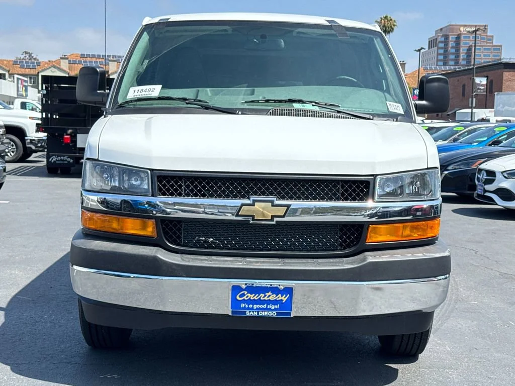 New 2026 Summit White Chevrolet WT image 3
