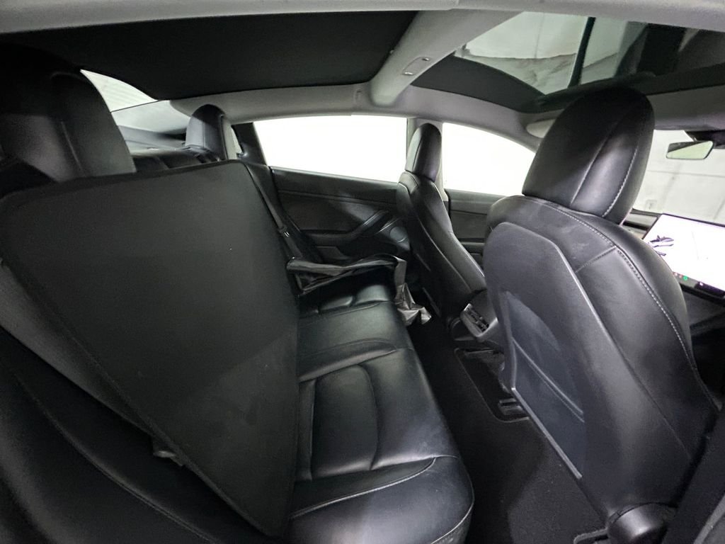 Used 2022  Tesla Long Range image 17