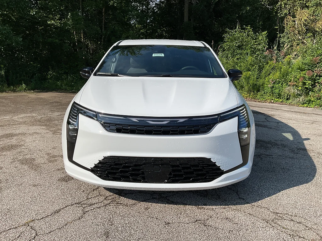 New 2027 Bright White Clear-Coat Exterior Paint Chrysler Select image 2