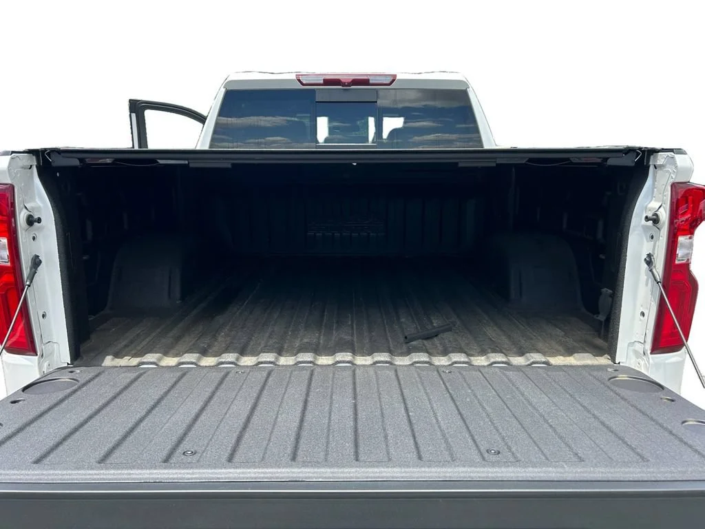 Used 2023 Iridescent Pearl Tricoat Chevrolet High Country image 13
