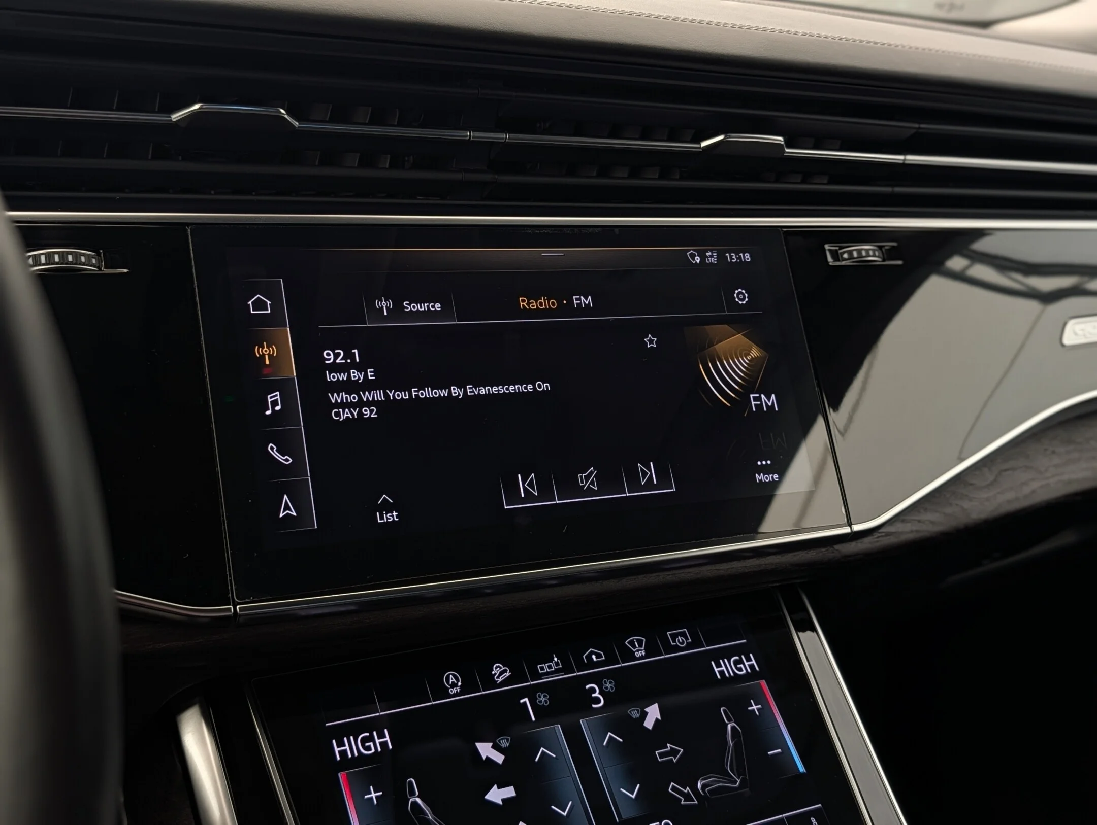 Used 2019  Audi Technik - S-Line - Leather - Sunroof - HUD - - Technik 55 TFSI quattro image 20