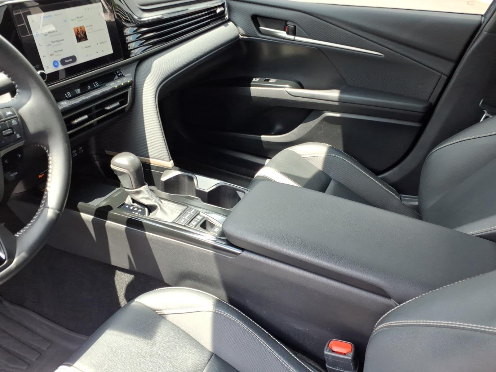 Used 2025 Ocean Gem Toyota SE image 21