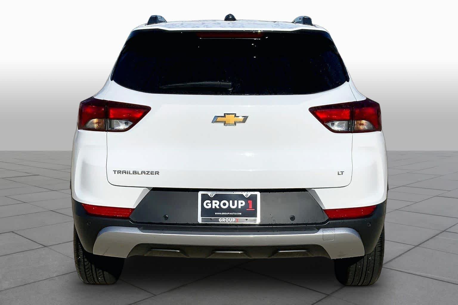 Used 2022 Summit White Chevrolet LT image 5