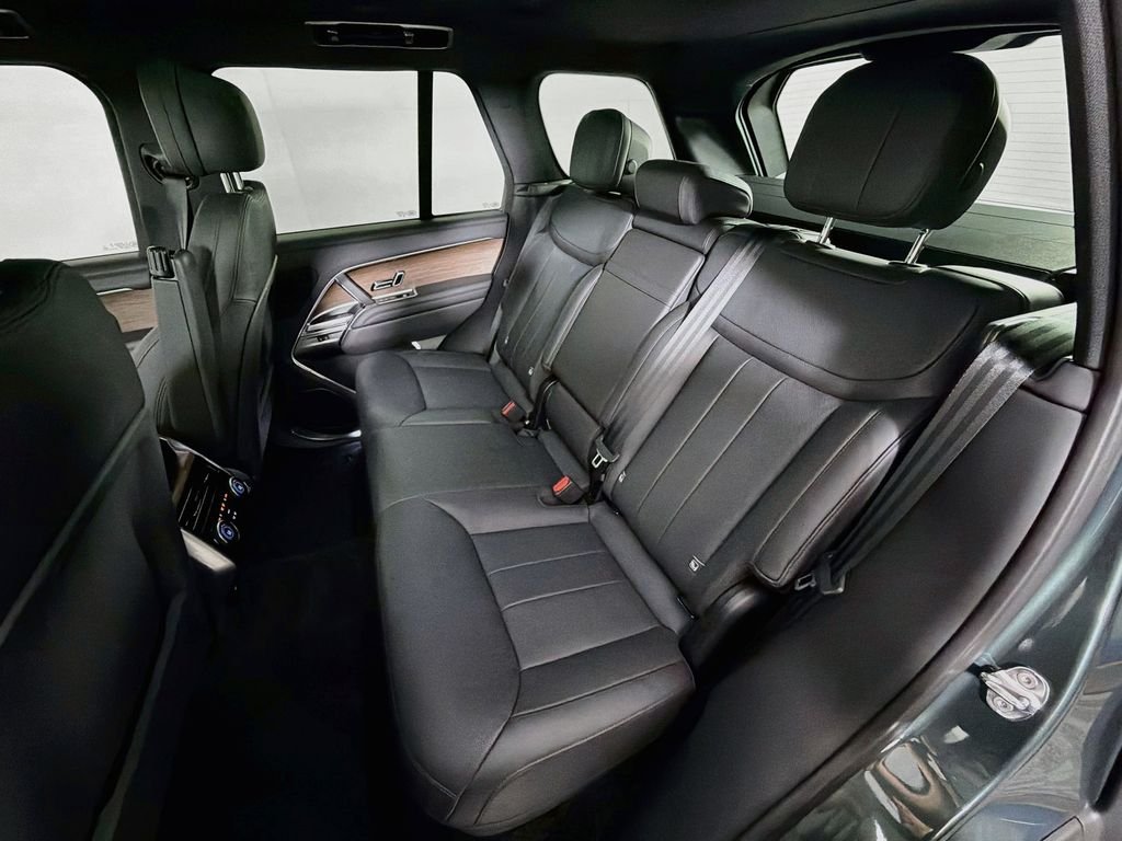 Used 2025 Belgravia Green Metallic Land Rover SE image 26