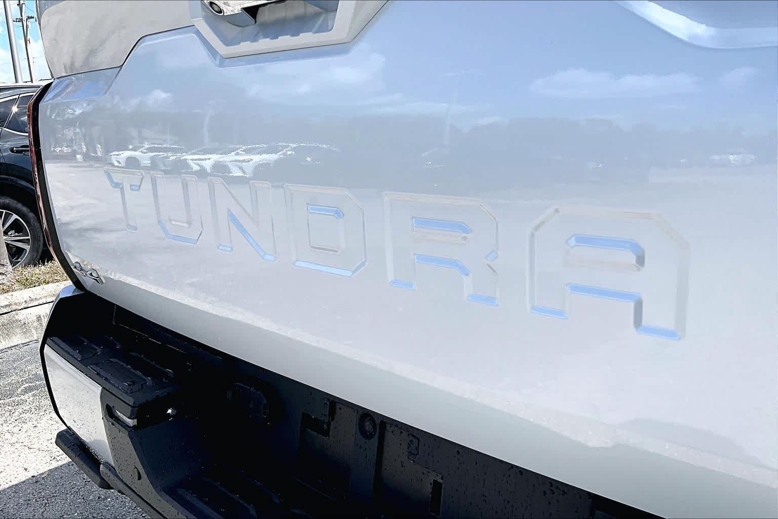 Used 2025 Wind Chill Pearl Toyota Limited Hybrid image 31