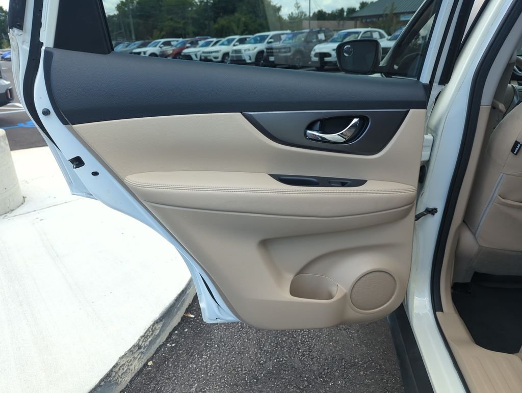 Used 2015 White Nissan SV image 27