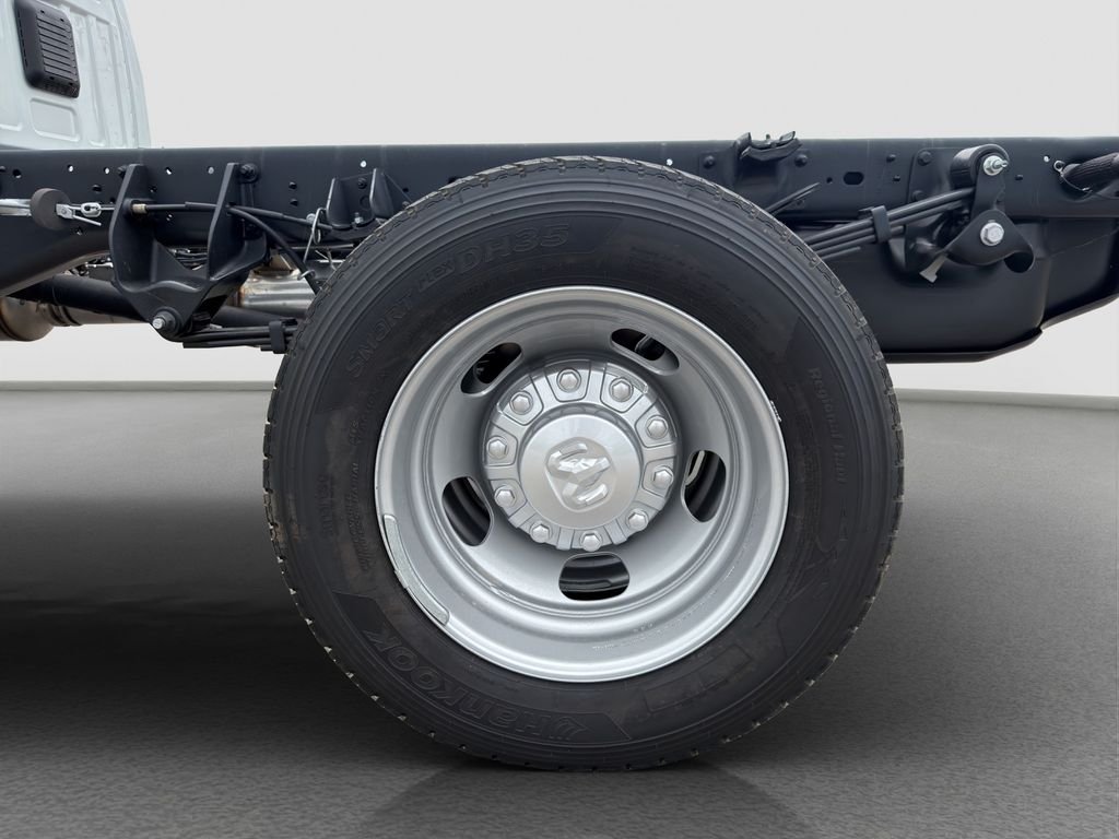 New 2026 Bright White Clearcoat RAM Tradesman image 28