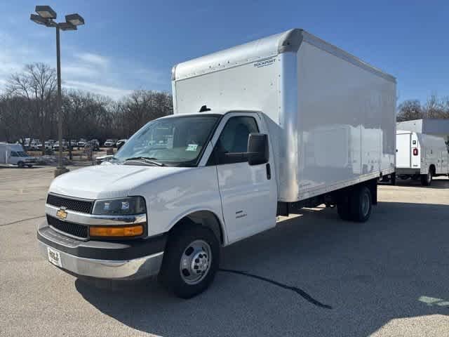 2025 Chevrolet Express Cutaway Base