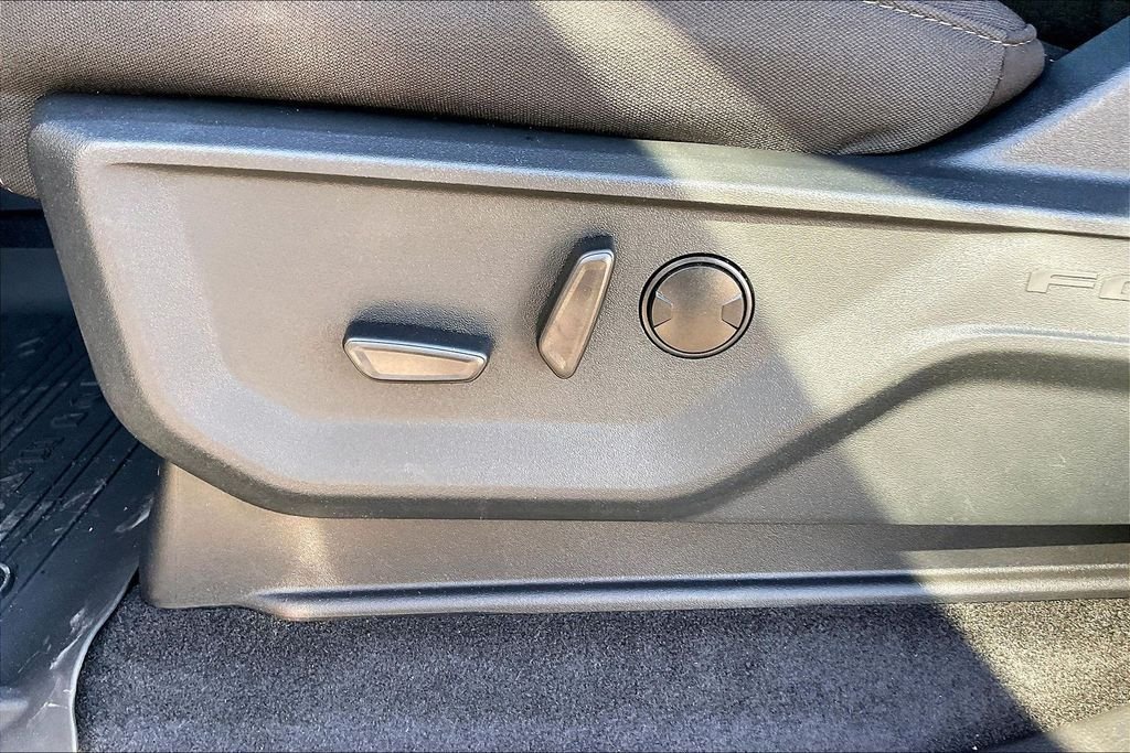 New 2026 Carbonized Gray Metallic Ford XLT image 15