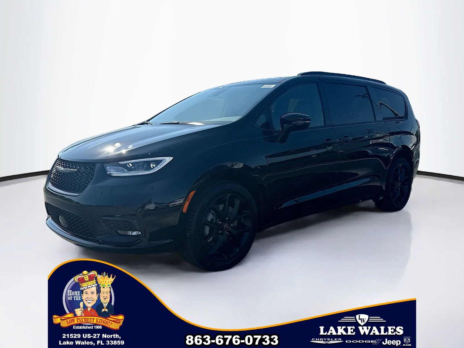 New 2026 Diamond Black Crystal Pearl-Coat Exterior Paint Chrysler Limited image 2