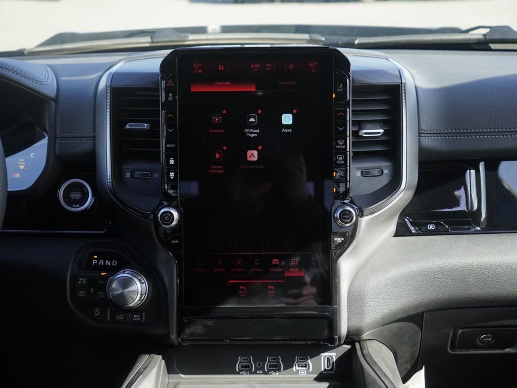 New 2026 Diamond Black Crystal Pearl-Coat Exterior Paint RAM Rebel image 23