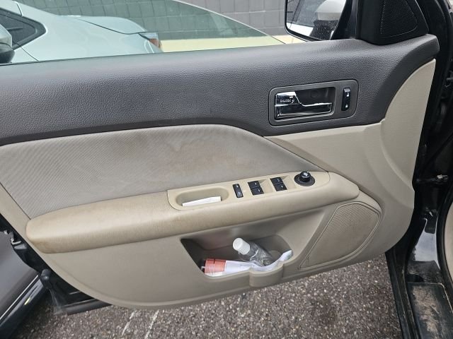 Used 2010 Black Ford SE image 15