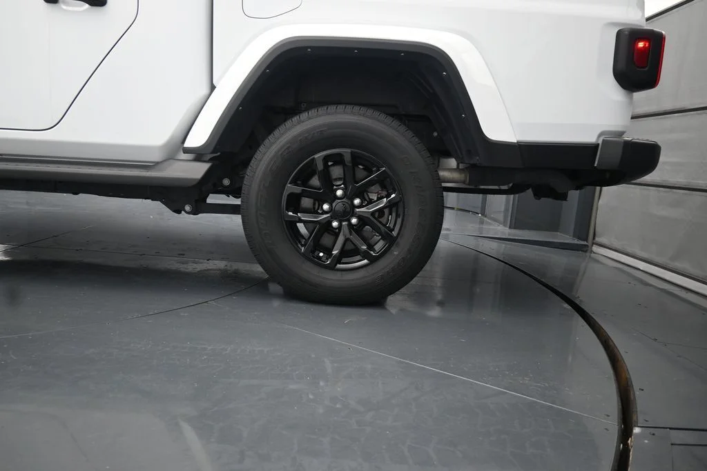 Used 2022 White Jeep Sport image 13