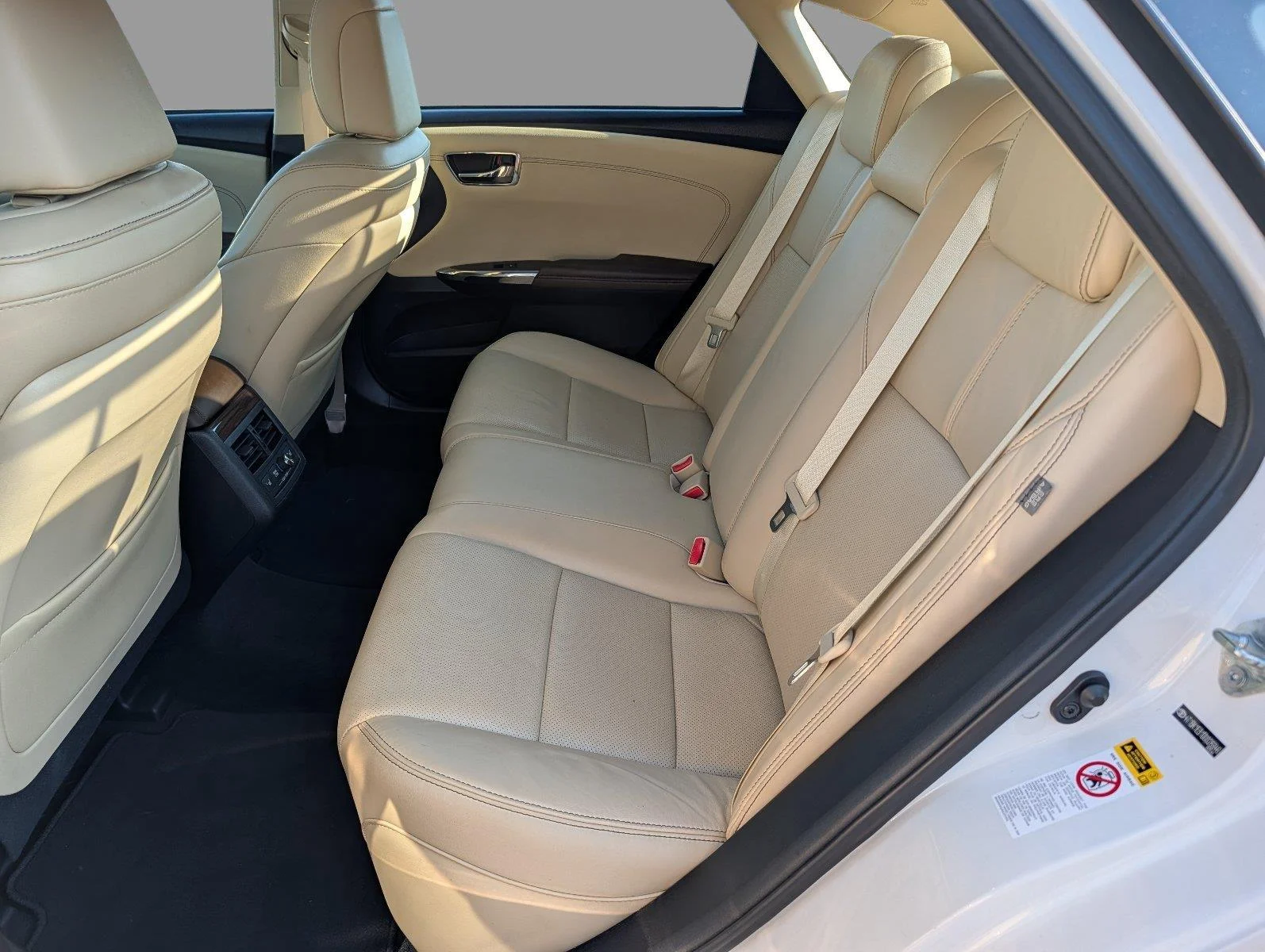 Used 2013 Blizzard Pearl Toyota Limited image 33