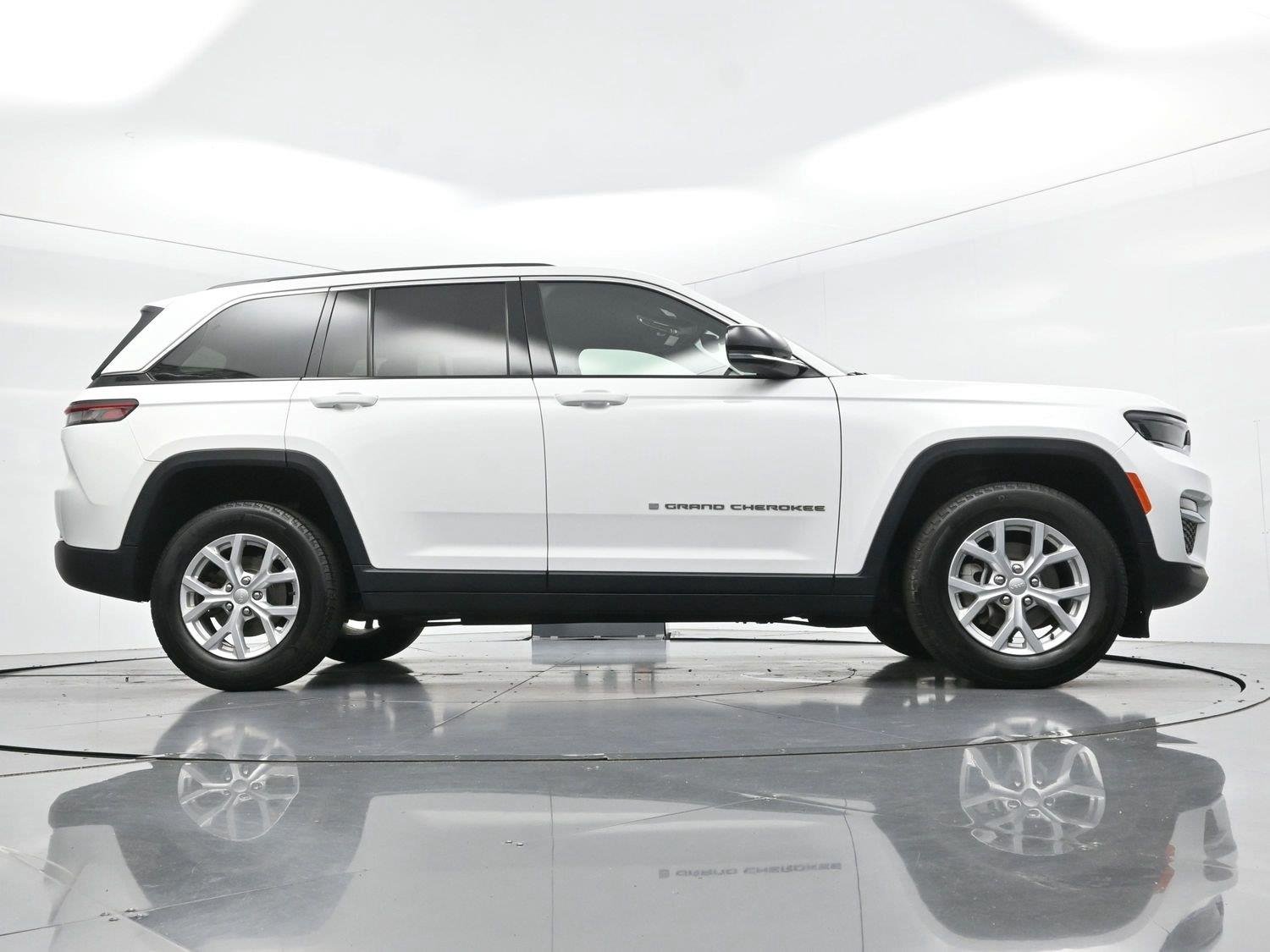 Used 2023 White Jeep Limited image 52