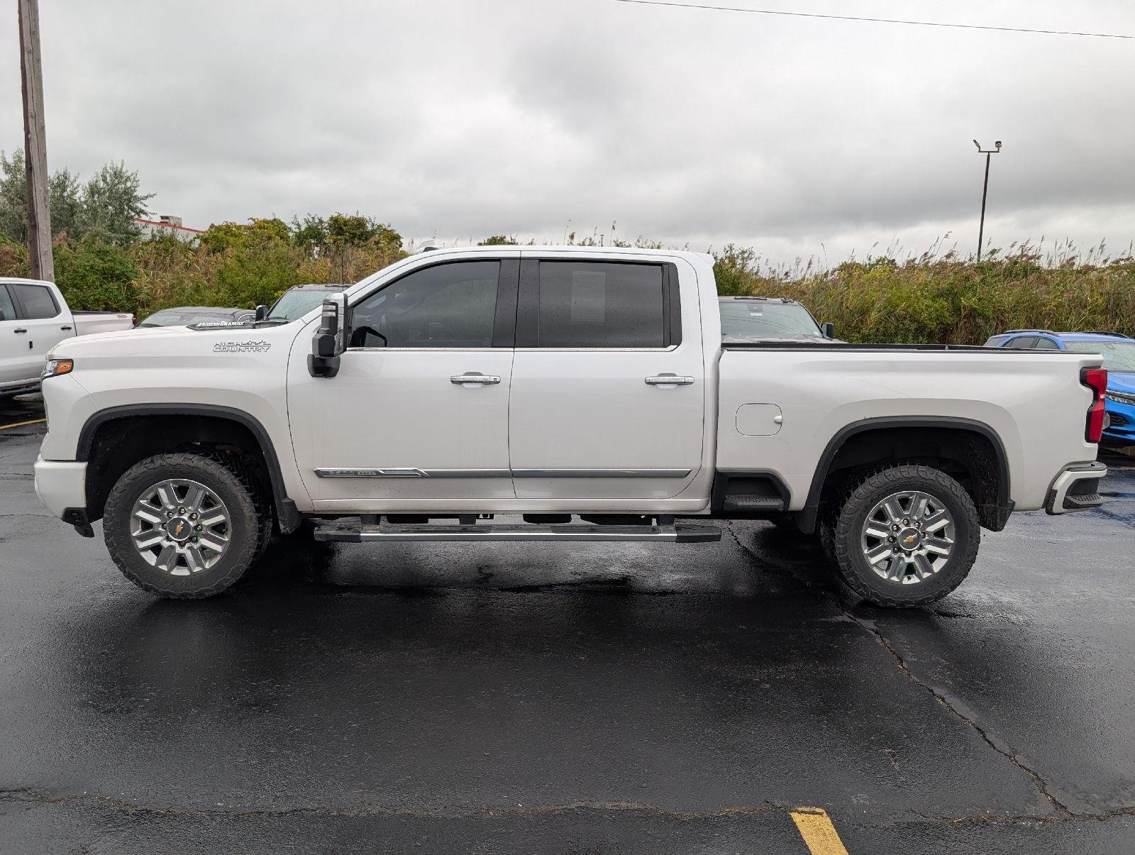 Used 2024 Iridescent Pearl Tricoat Chevrolet High Country image 5