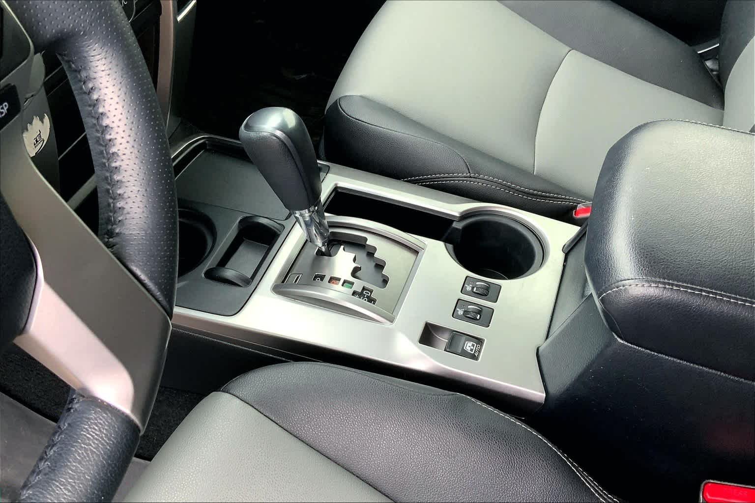 Used 2018 Midnight Black Metallic Toyota SR5 Premium image 15