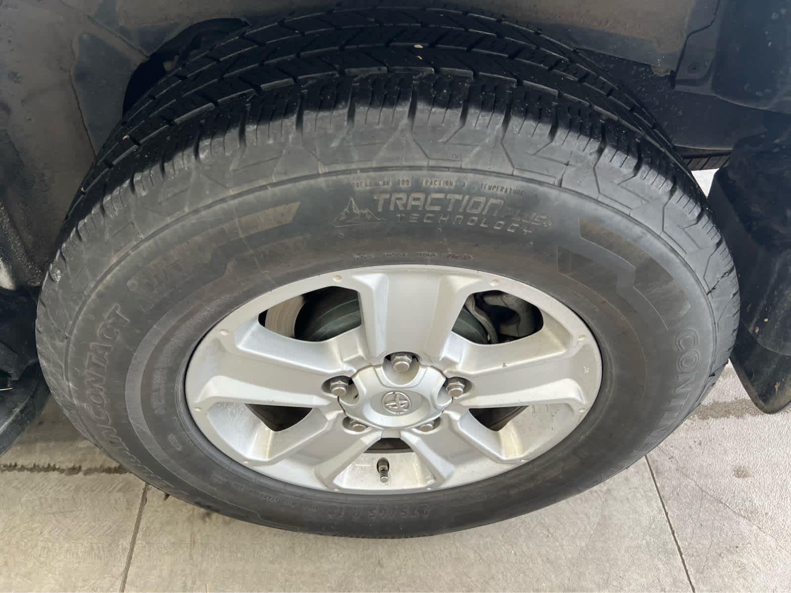 Used 2018 Super White Toyota SR5 image 10