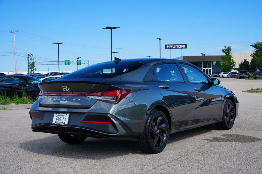 Used 2026 Gray Hyundai SEL Sport image 7