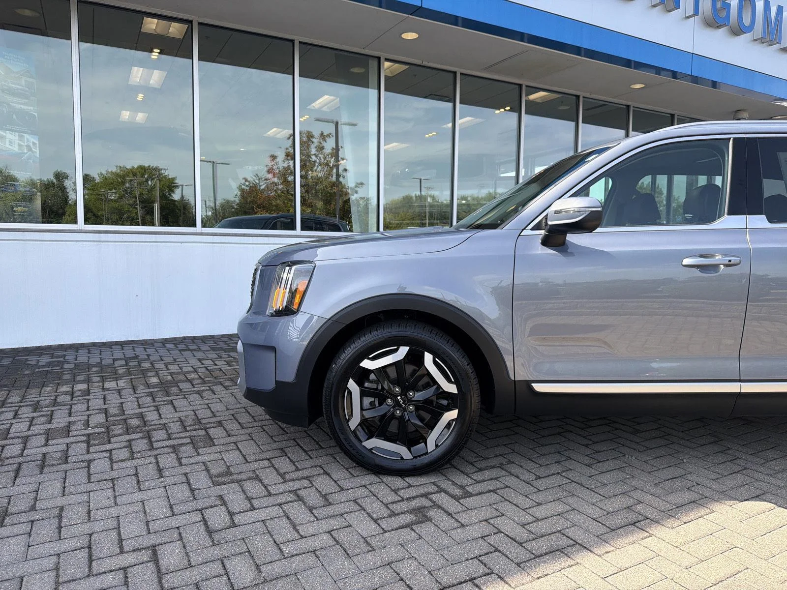 Used 2024 Everlasting Silver Kia S image 9