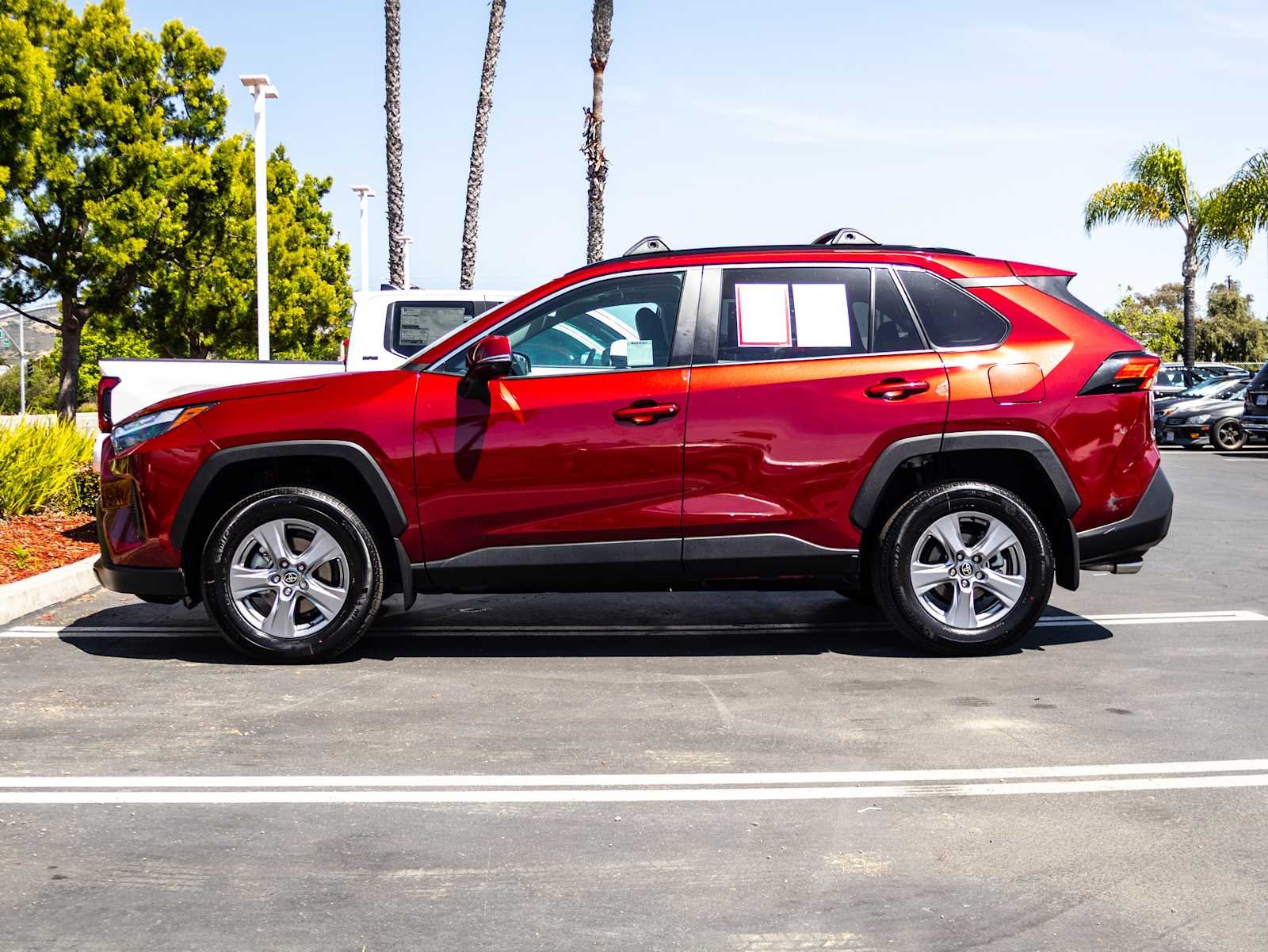 2025 Toyota RAV4 XLE - Photo 7