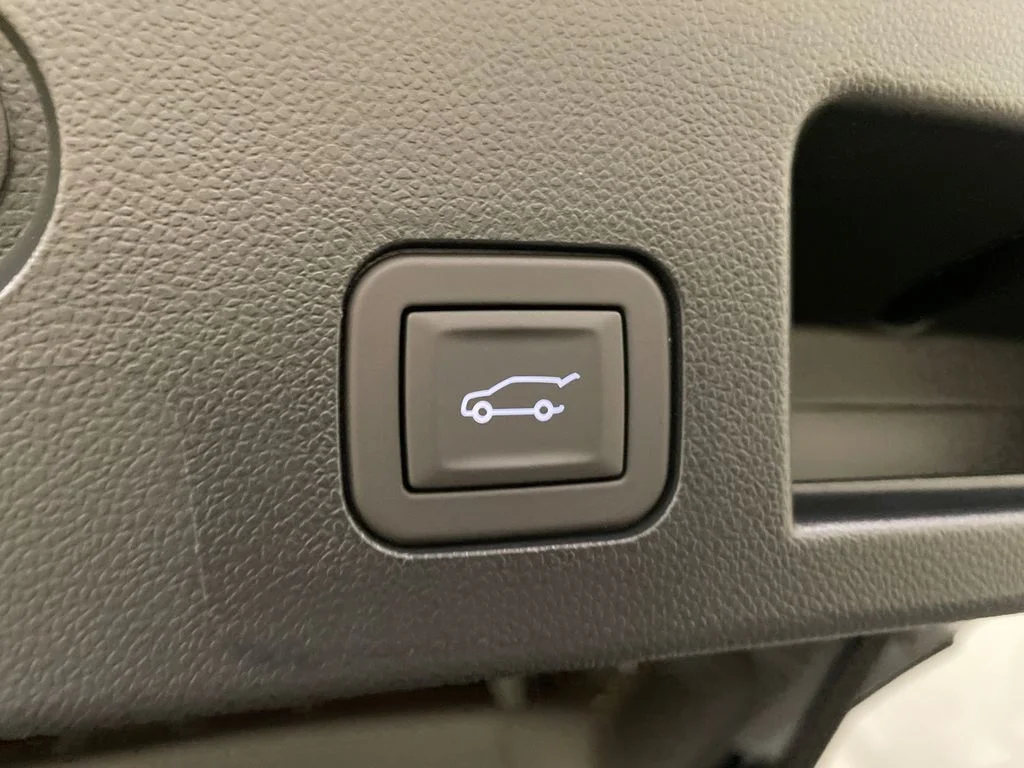 2027 Chevrolet Equinox RS - Photo 8