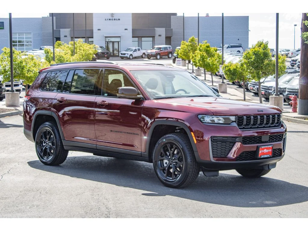 New 2026 Velvet Red Pearlcoat Jeep Laredo Altitude image 2