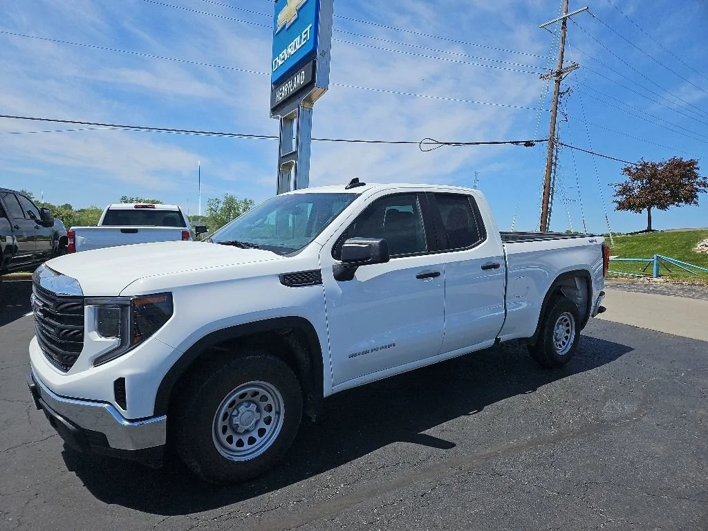 Used 2025 GMC Sierra 1500 Pro with VIN 1GTRUAED5SZ117200 for sale in Kansas City