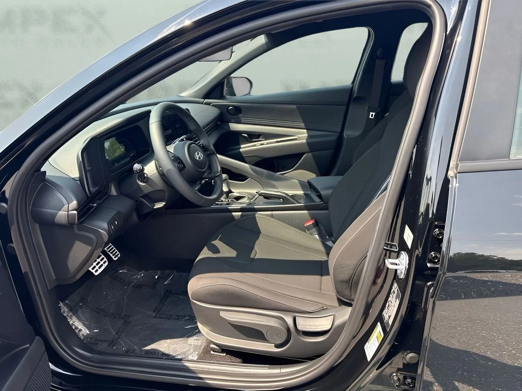 Used 2026 Black Hyundai SEL Sport image 5