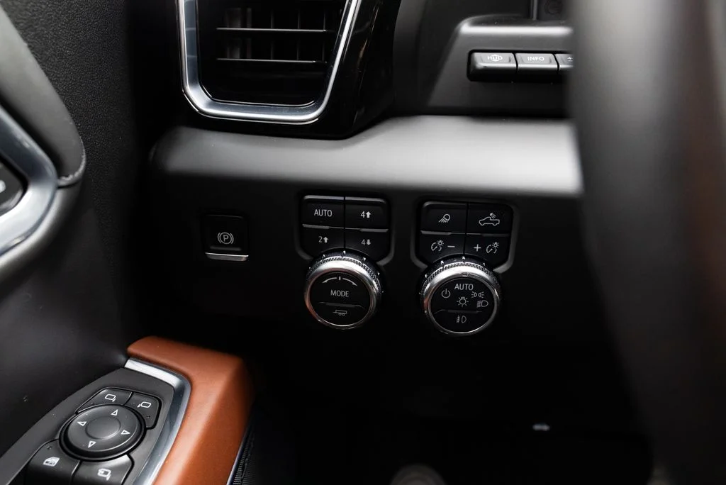Used 2025 Black GMC Denali Ultimate image 13