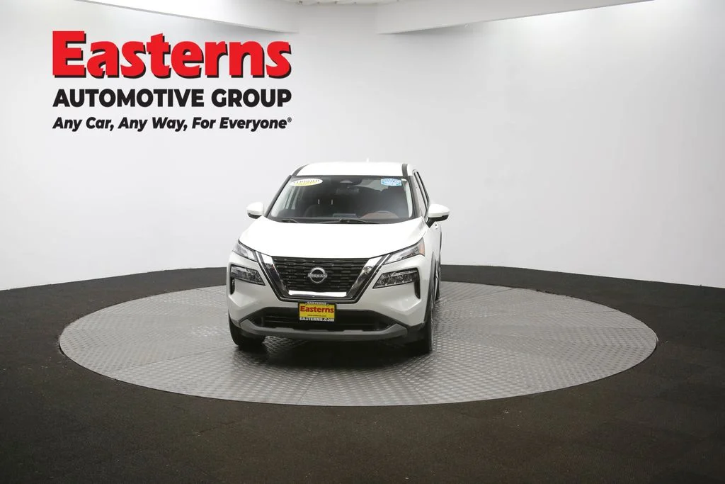 Used 2022 White Nissan SV image 51