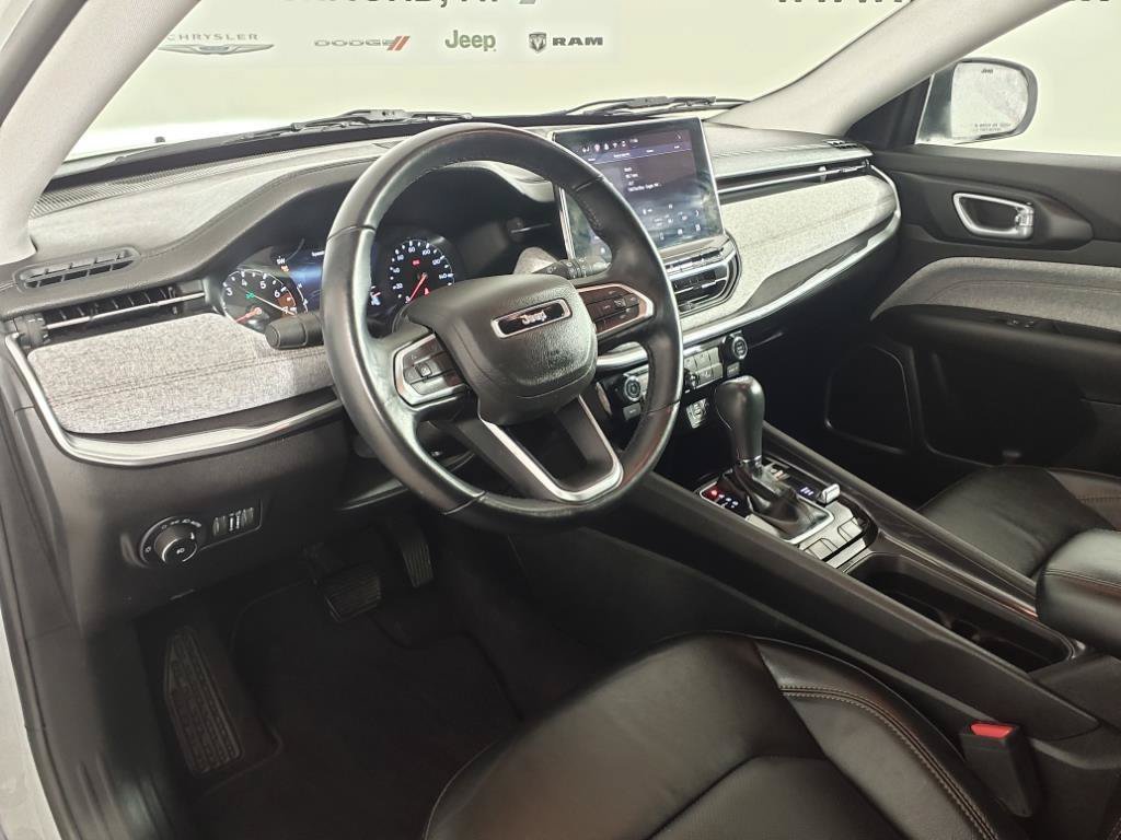 Used 2022 White Jeep Latitude Lux image 8