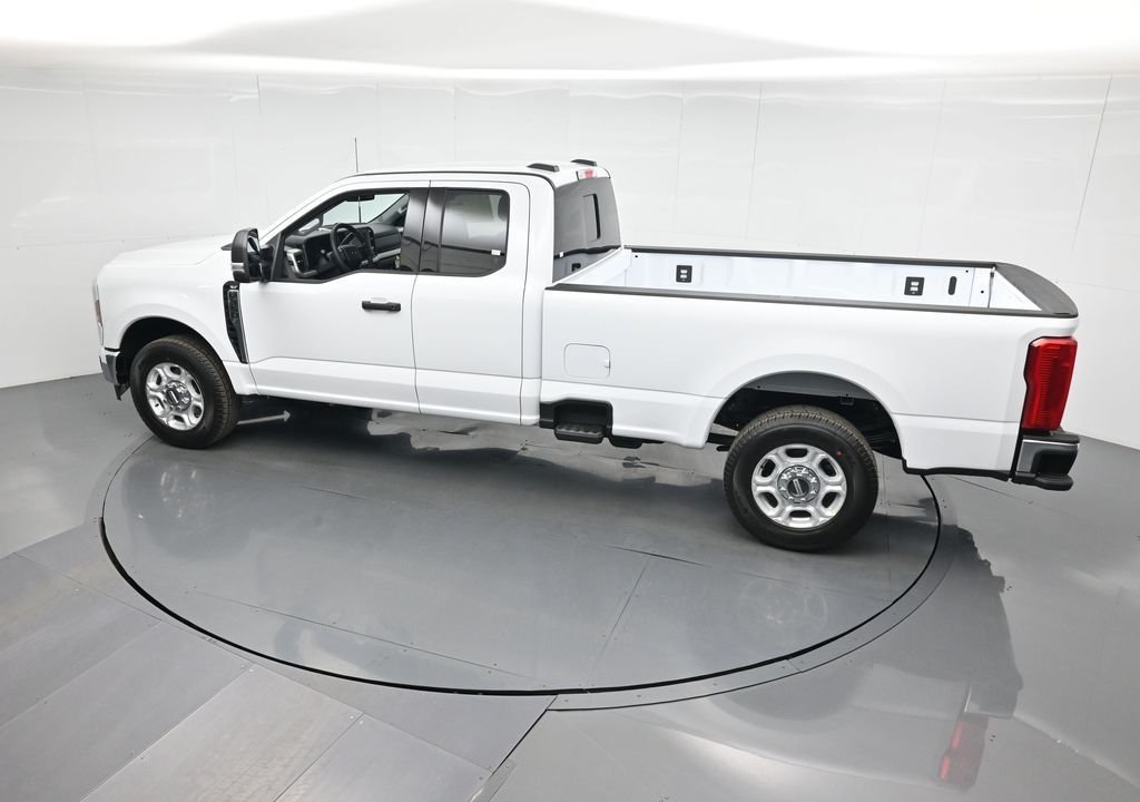 New 2026 Oxford White Ford XLT image 39