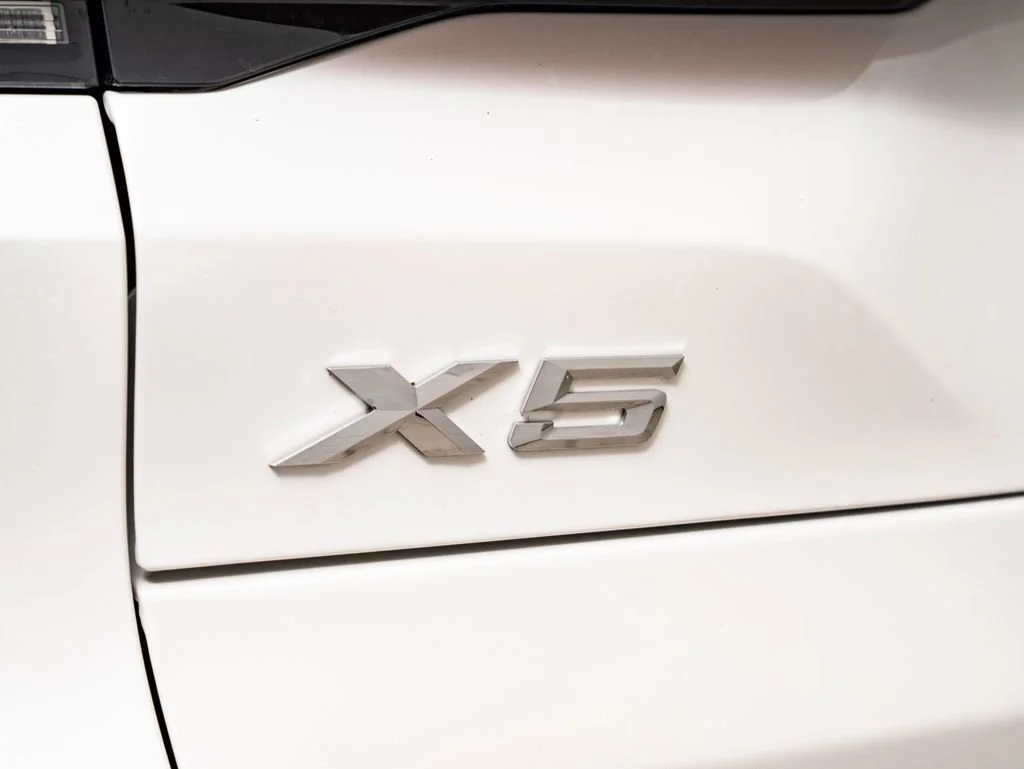 Used 2024 Mineral White Metallic BMW xDrive40i image 17